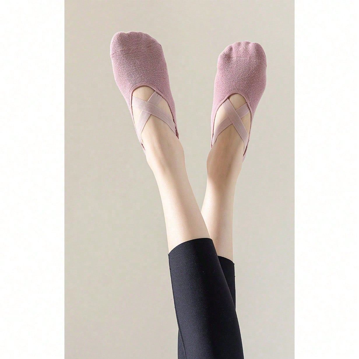 Aesthetic Ballet-Inspired Non  - مراجعة Grip Sock Yoga وسعره