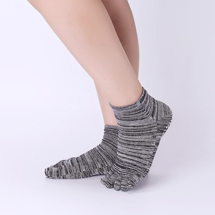 Non-Slip Yoga Socks with Grips - مراجعة Grip Sock Yoga وسعره